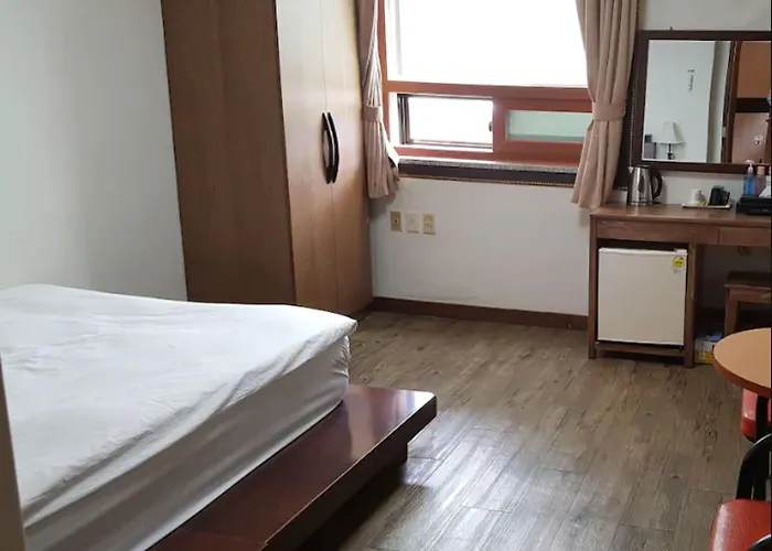 Youngbin Hotel 2*